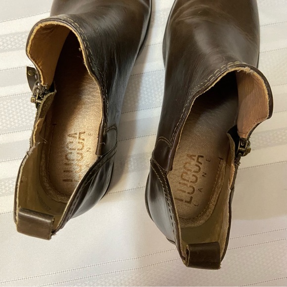 Lucca Lane Brown Leather Womens Ankle zippered Booties - EUC- size 6 - Picture 6 of 7